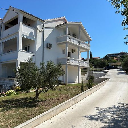 Apartmani Ljubica, Murter Eksteriør bilde