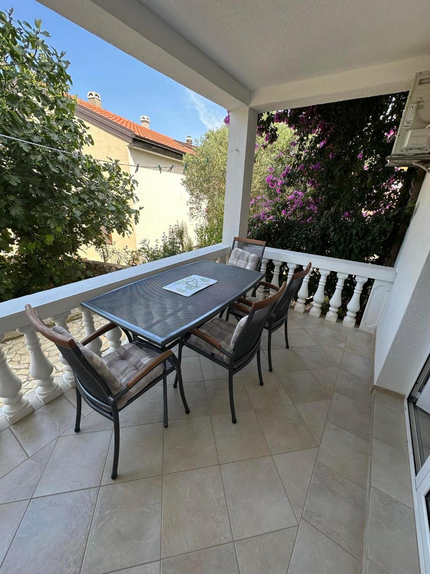 Apartmani Ljubica, Murter Eksteriør bilde