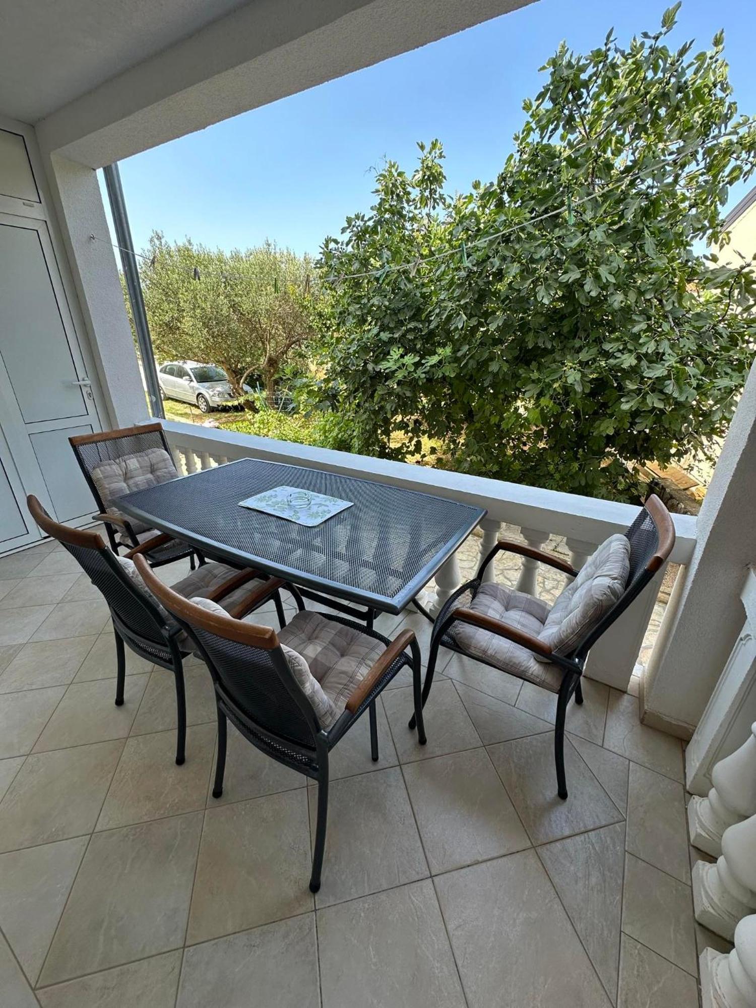 Apartmani Ljubica, Murter Eksteriør bilde
