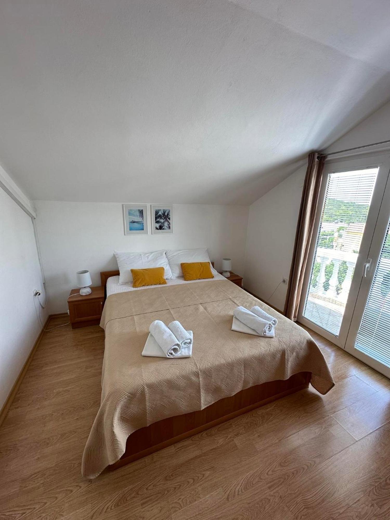 Apartmani Ljubica, Murter Eksteriør bilde