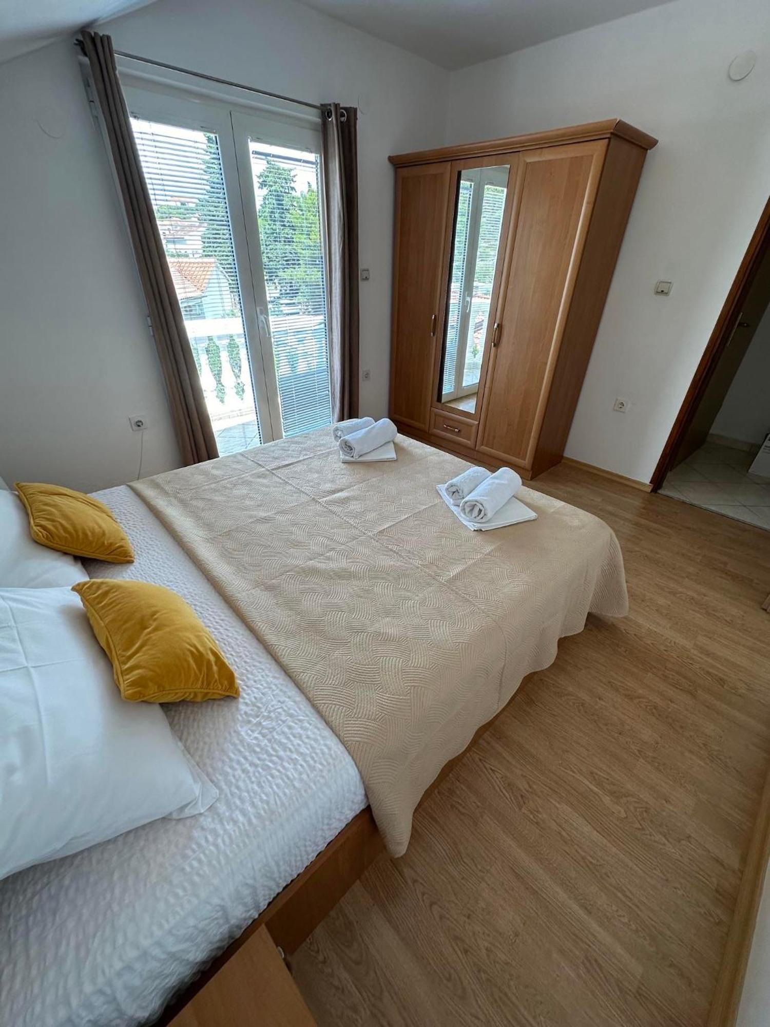 Apartmani Ljubica, Murter Eksteriør bilde